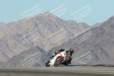 media/Dec-01-2025-Moto Forza (Mon) [[2daa91e15f]]/1-Advanced Group/Session 4 Turn 9/